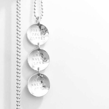 Coins på rad namnhalsband