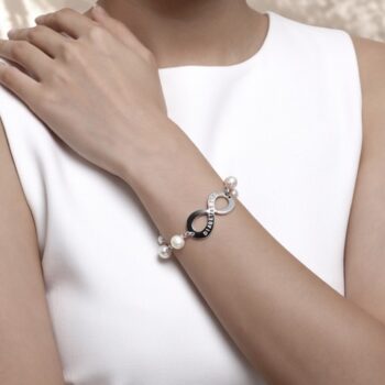 Infinityarmband med namn och pärlor
