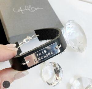 läderarmband med namn