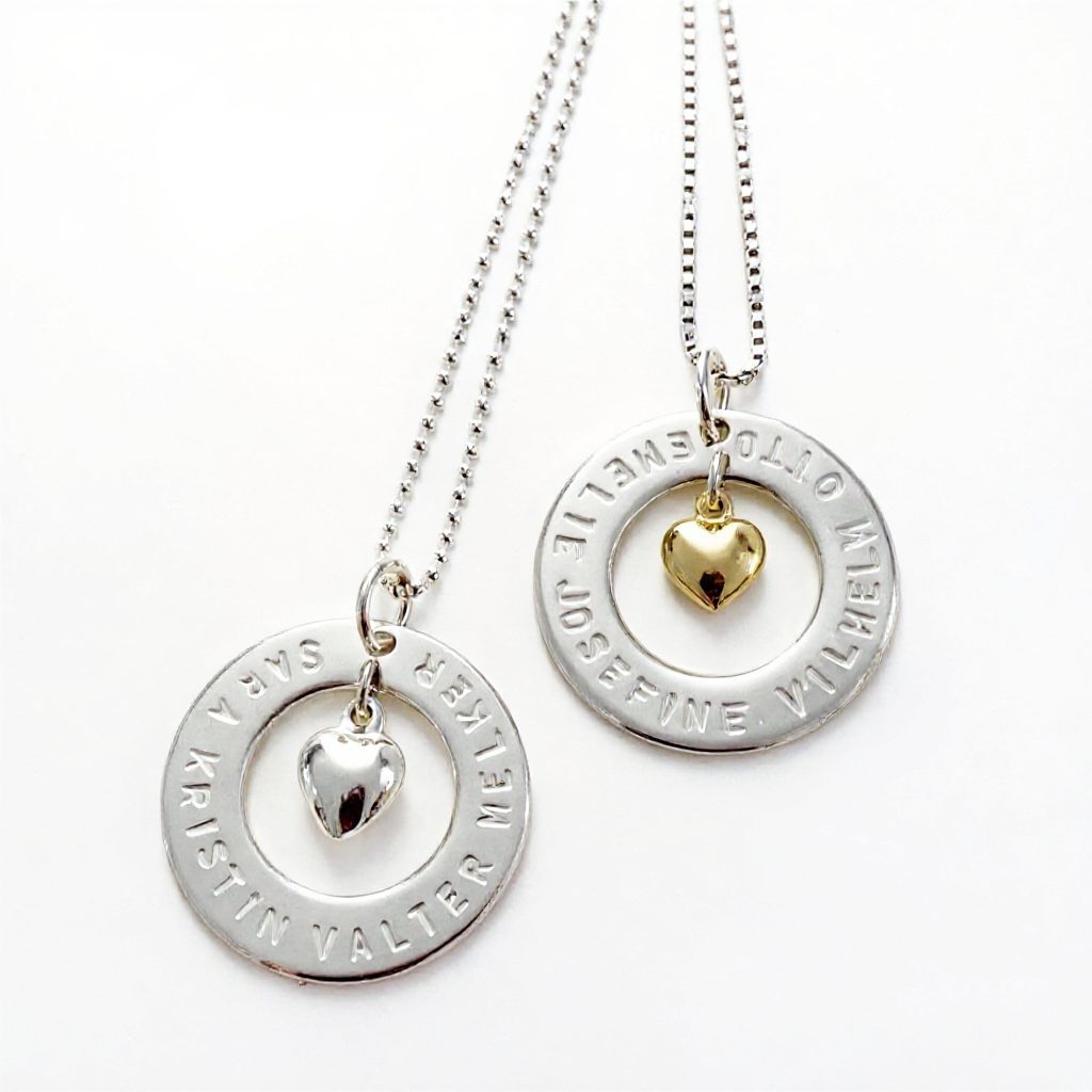 Love namnhalsband med gravyr – med plats för flera namn