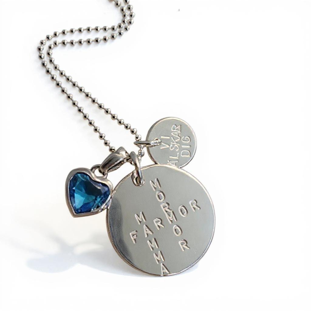 Korsordshalsband med orden mamma, mormor & farmor