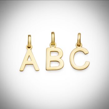 Bokstav i guld till halsband