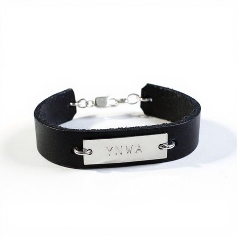 Läderarmband med namnbricka – armband med namn för herrar