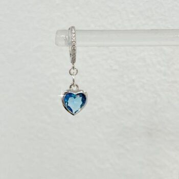 örhänge med månadssten