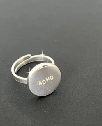 ADHD ring med gravyr