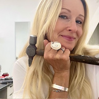 amanda egilson silversmed på Namnsmycken.com